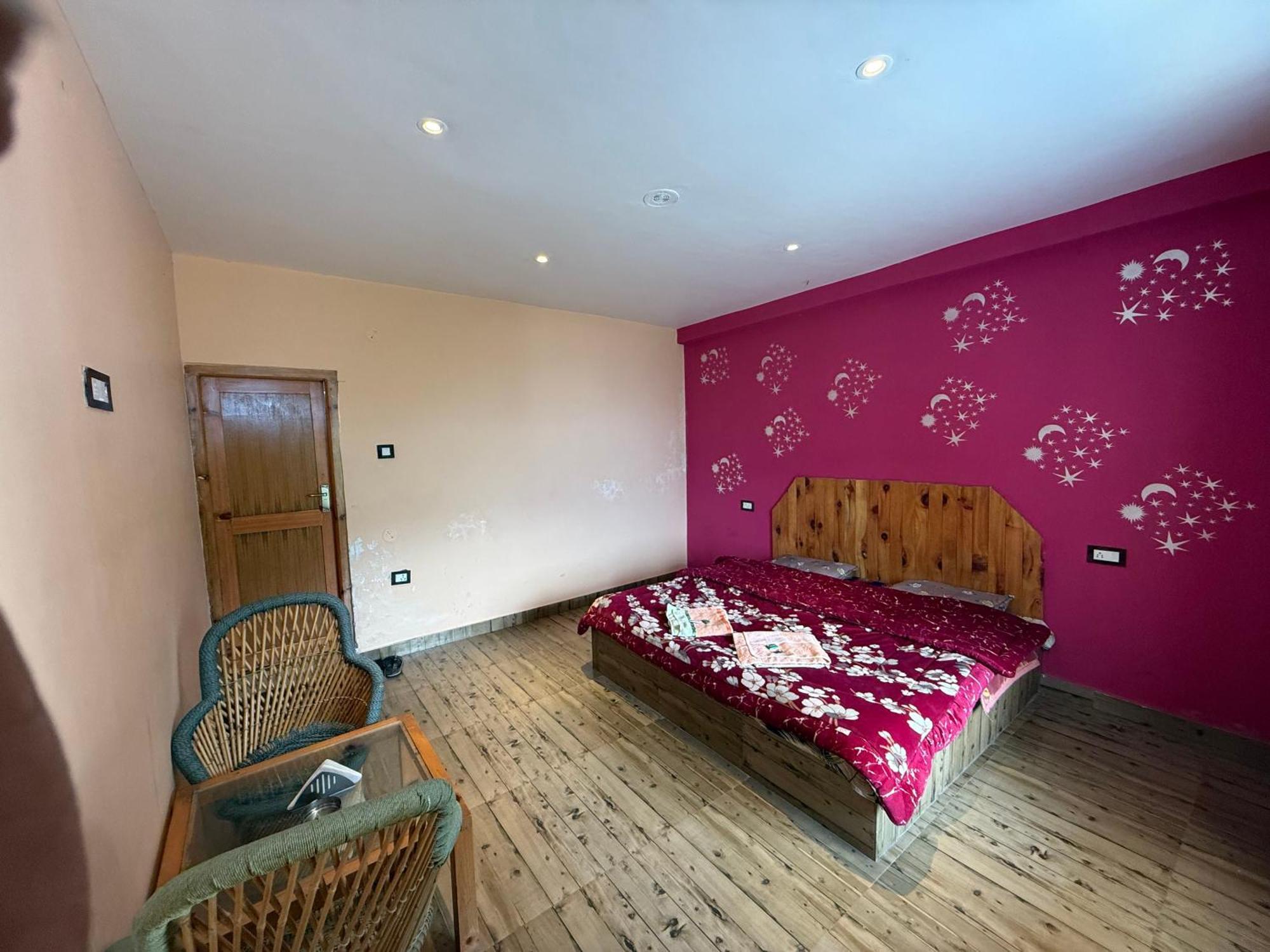 Yellowjackets Hostel Tosh Εξωτερικό φωτογραφία